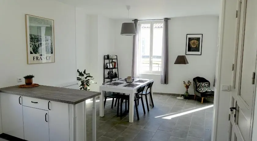Maison Carrée/Coeur historique de Nîmes - Superbe Appt 55m² - Image 1