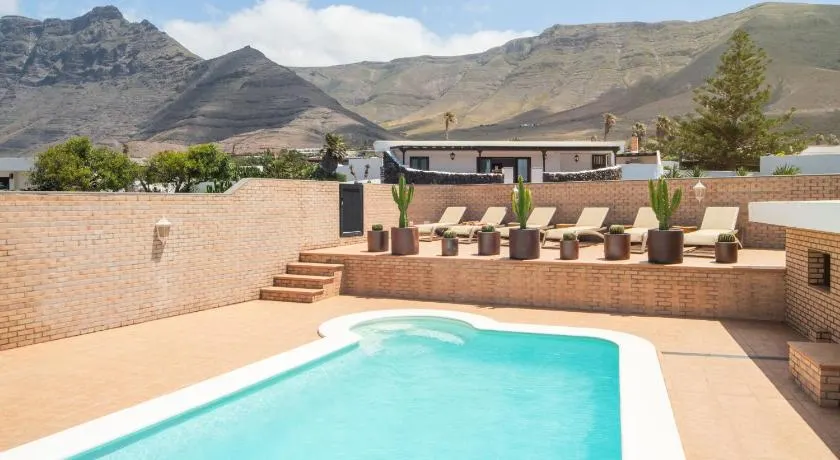 Canaryislandshost I Nexo - Image 1
