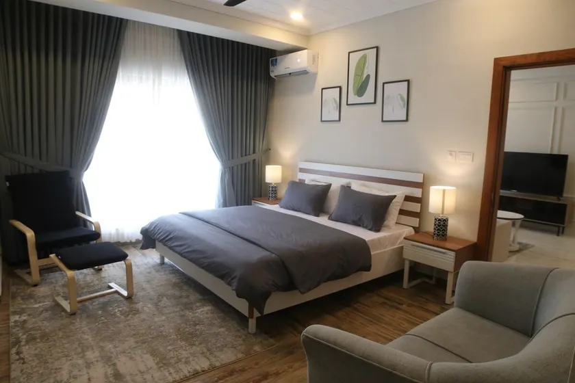 Lovely 1 Bed Deluxe Serviced Apartment - Image 1