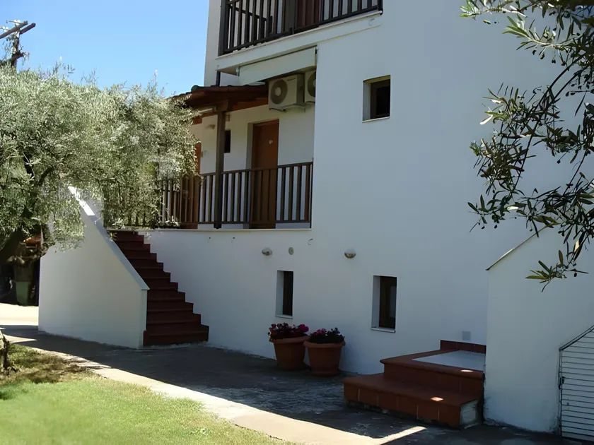 Gialaki - Image 1