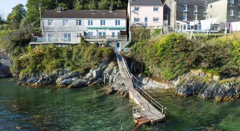 Glandore Cliff Cottage Getaway - Sea Access with Private Pier - Image 1