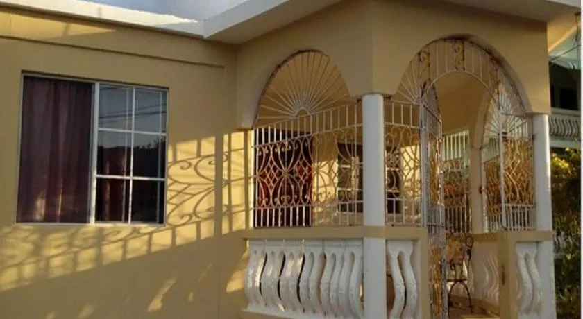 Reggae Moon Guesthouse - Image 1