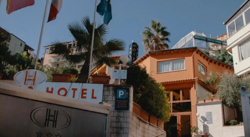 Halykos Hotel - Image 1