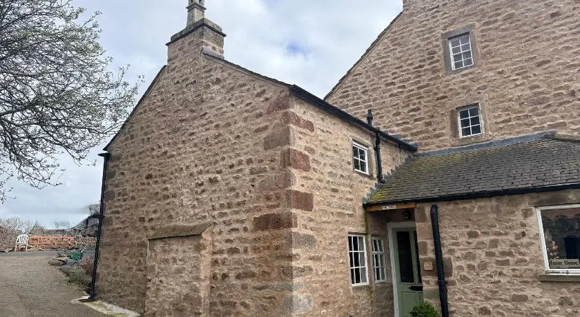 The Snug- A beautiful and characterful property connected to a historic Georgian Manor House - Image 1