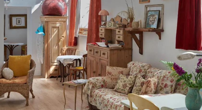 Gallery Flat - Image 1