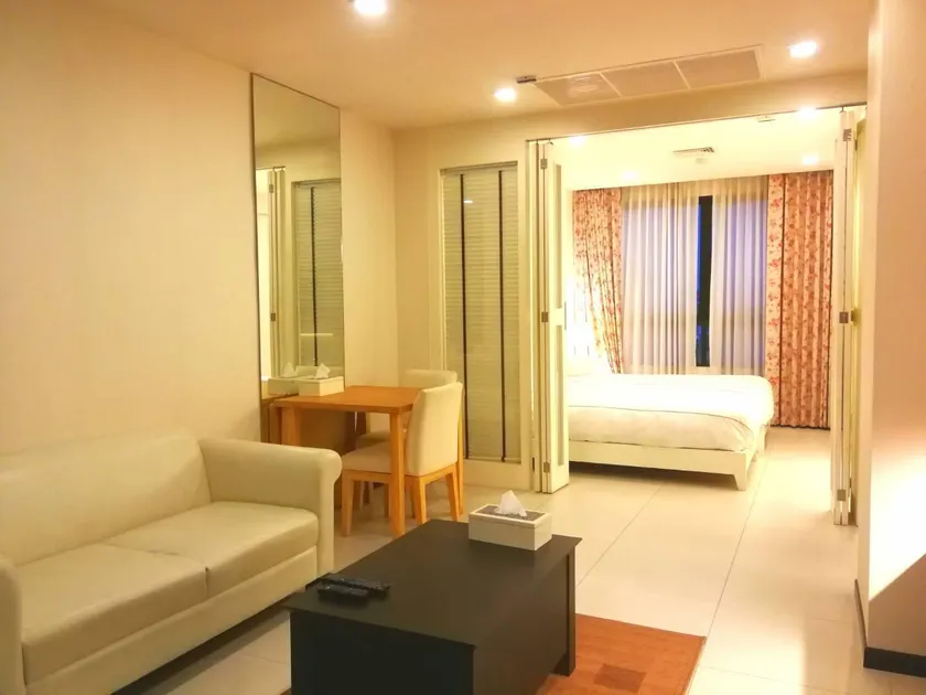 Alisha Court Hotel & Residence - Image 1