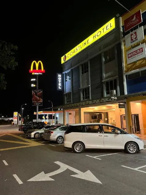 Coastline Hotel - Image 1