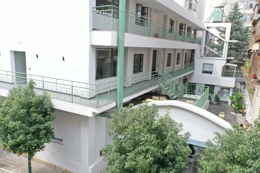 Nea Bay Internation Youth Hostel - Image 1