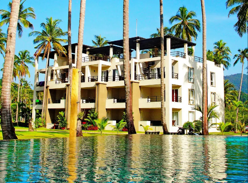 Blue Haven Bay Villas and Resort Apartments - Image 1
