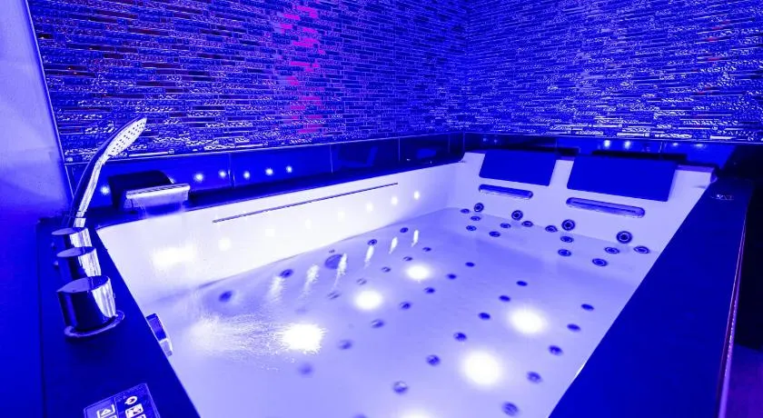 "glamappartspa" design experience & Parking - Image 1