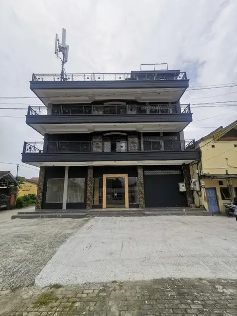 Nines Airport Hotel - Image 1