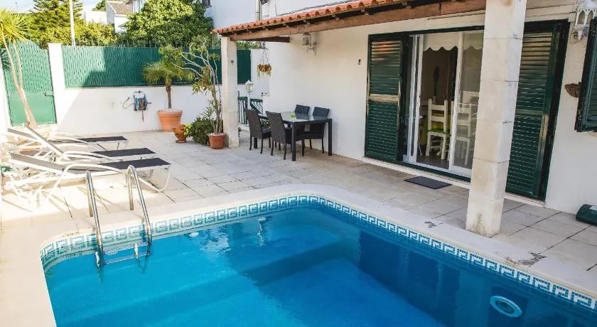 Help Yourself Hostels - Carcavelos Coast - Image 1