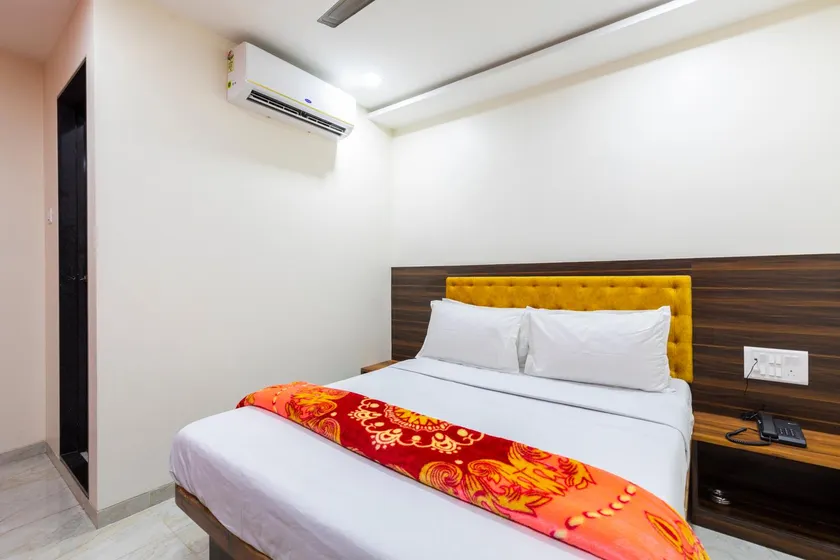 Hotel Samrat Palace - Image 1