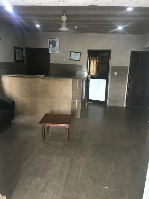 Creme Suites Hotel - Image 1