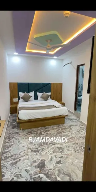 HOTEL SUNRISE ROOMS - Image 1