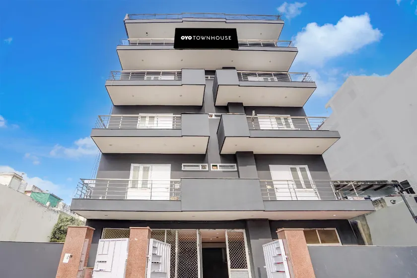 Townhouse DLF Phase-4 MG Road Cyber Hub - Image 1