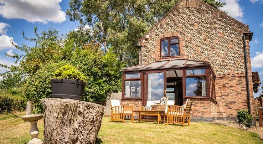 Morea Cottage - 2 Bed - Hot tub - Image 1
