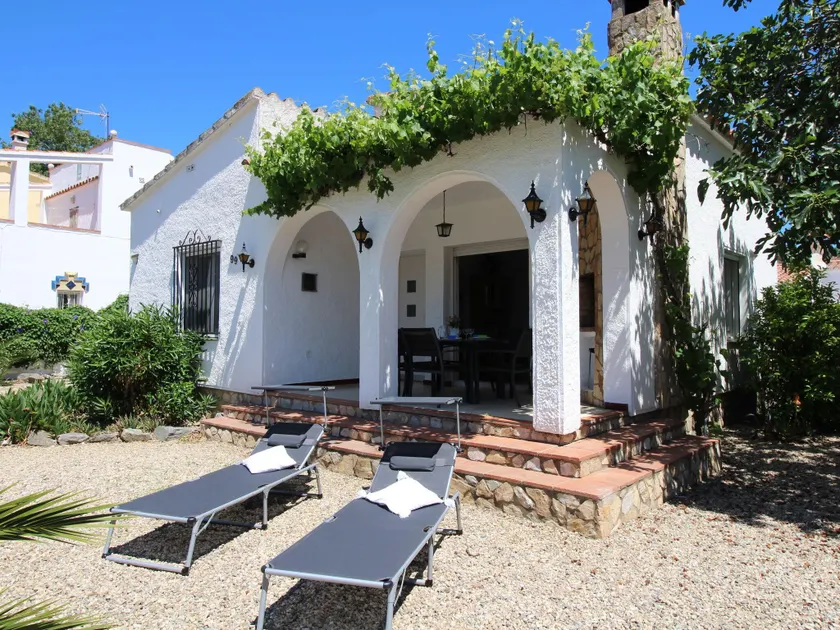 0119-MONTSENY Haus mit Studio - Image 1