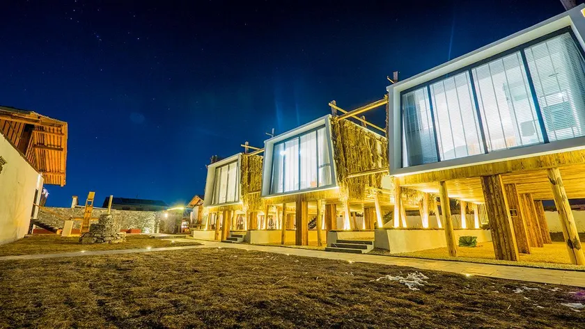 Shangri-La Salloi Rustic Luxury Hotel - Image 1