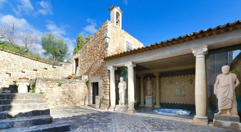 Casa Histórica con Piscina, Sauna y Jacuzzi - Image 1