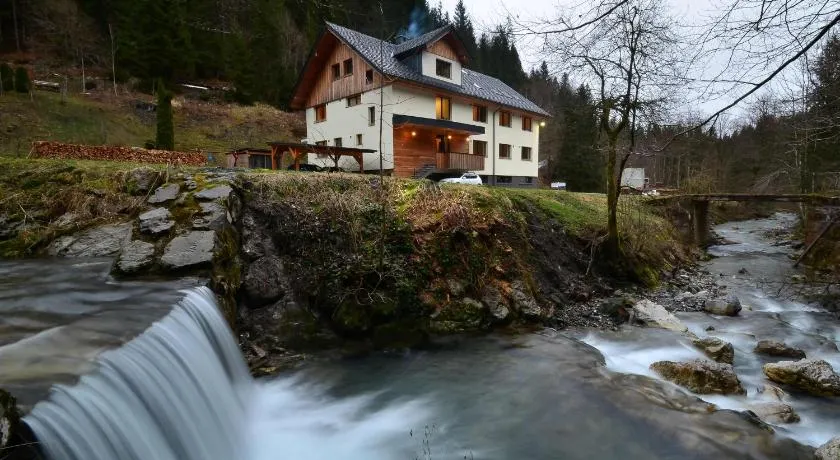 Apartmaji nad potokom - Image 1