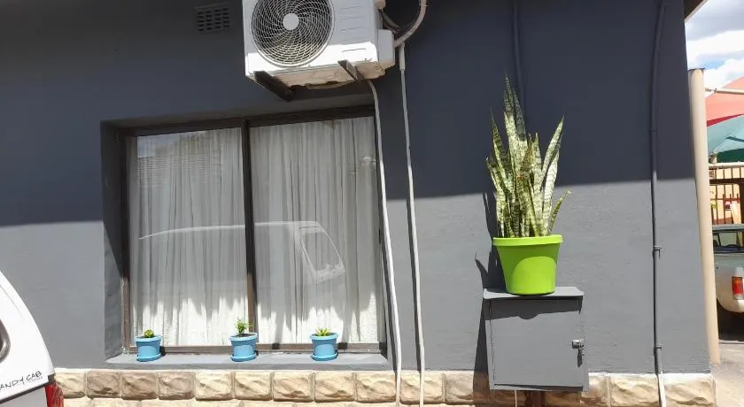 Paul & Mollie's Guest House - Image 1