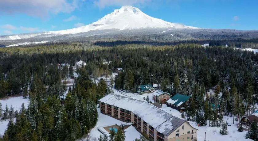 THE CLYDE - Your Cozy & Luxurious Mt Hood Retreat - Image 1