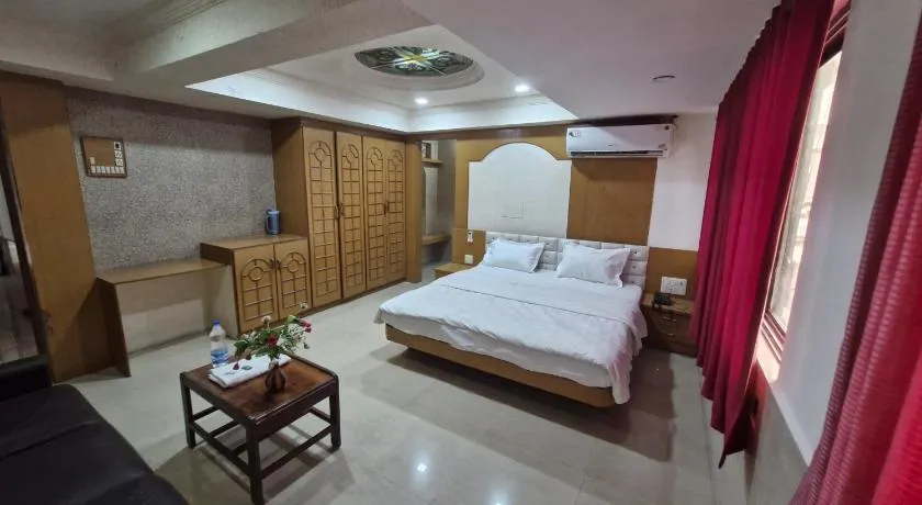Hotel Paradise - Image 1