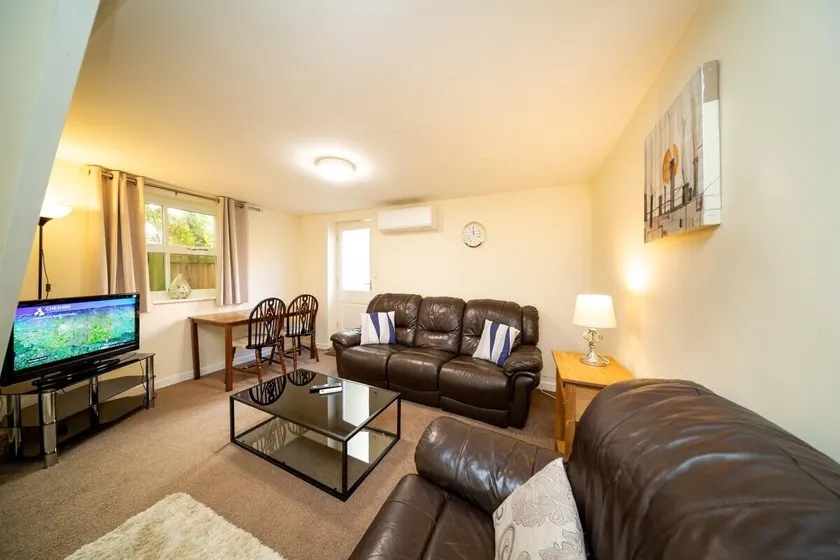 Far End Cottage - Image 1