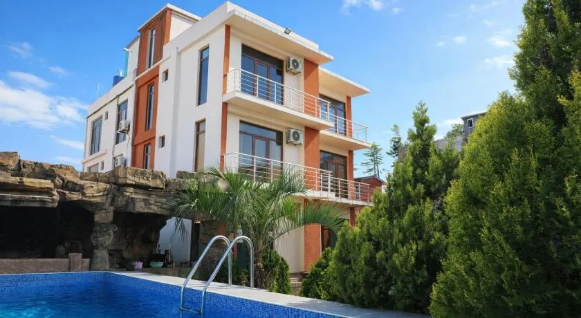 DanLux Hotel Ureki - Image 1