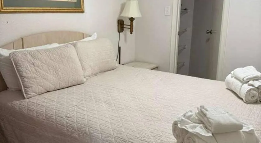 Ocean Views - Hot Tubs - Heated Pool - Gym - Tennis ct - Shoreline Stays 3222 - Image 1