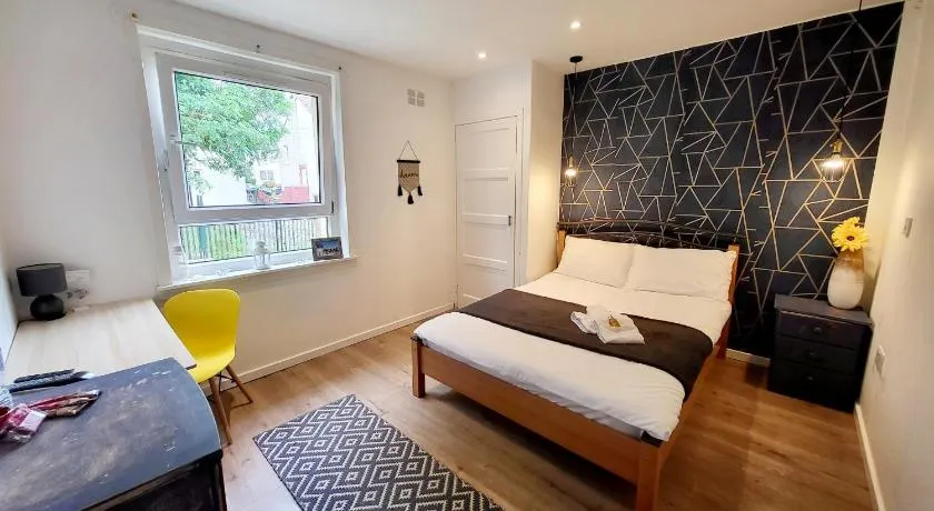 Mini hotel with home facilities in Hamilton West - Image 1