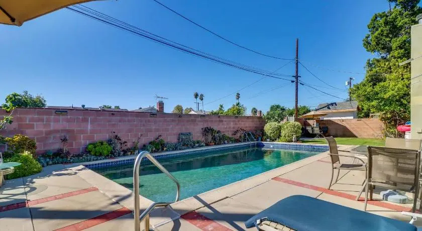 Luxury Oasis Home w/Pool Near CSUN-6 Guests - Image 1
