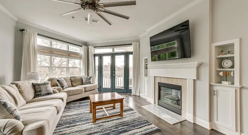 Condo w/ Deck: Waterfront Lake Norman Retreat! - Image 1