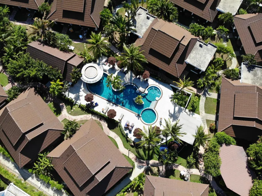 BLU PINE Villa & Pool Access - Image 1
