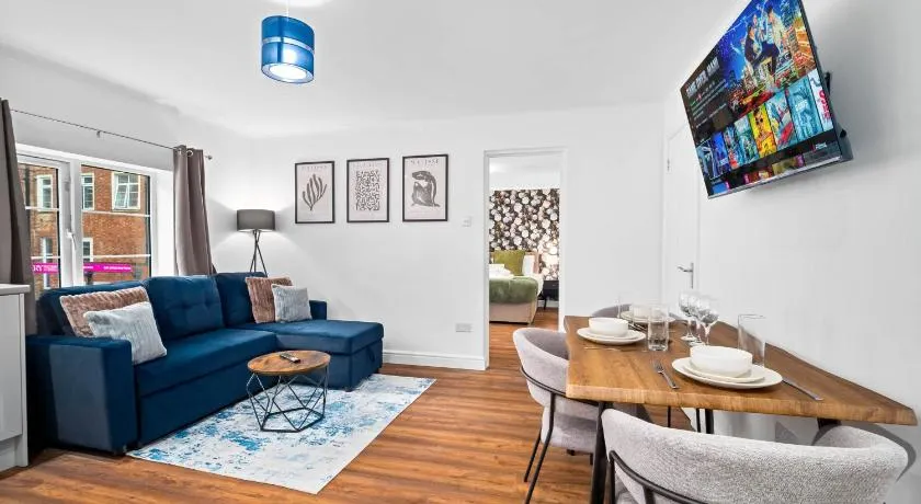 Comfortable 1 Bed Apt, Sleeps 4, Great for Contractors, Families and Leisure Stays, West Midlands, near Birmingham, Edenwood Residence - Image 1