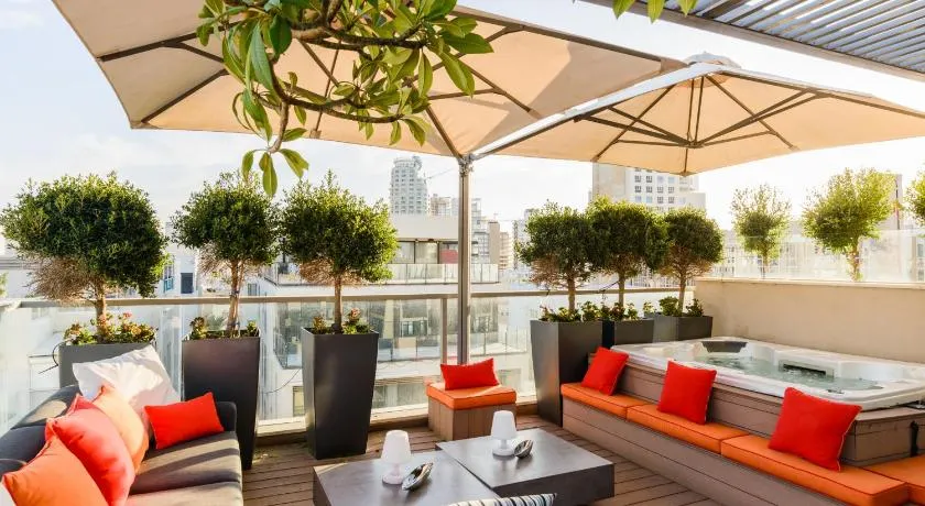 Luxe 3BR Penthouse w Jacuzzi&Parking&Mamad by HolyGuest - Image 1
