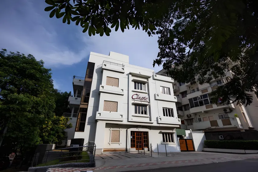 Classic Boutique Hotel & Luxury Service Apartments - Image 1