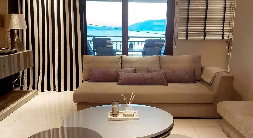 Mary's Luxury Apartment - Image 1
