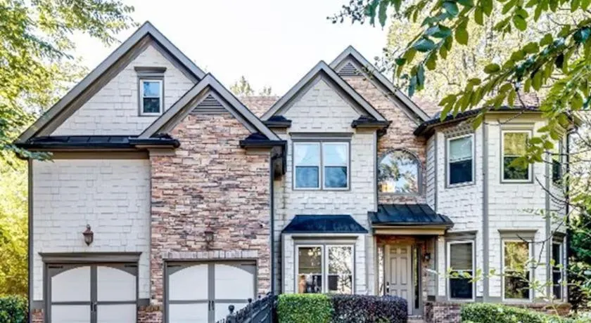 6BD 5 5B Brookhaven Sleeps 12 Big Yard w Pool Gate - Image 1