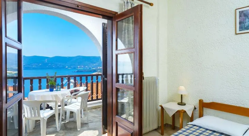 Kritikos Apartments - Image 1