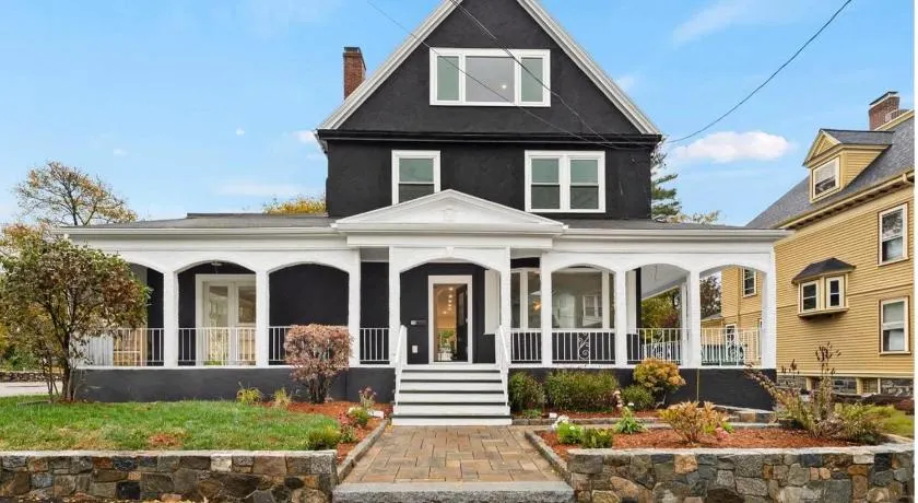 Luxury 5BR Home Steps to Medford Square - Image 1