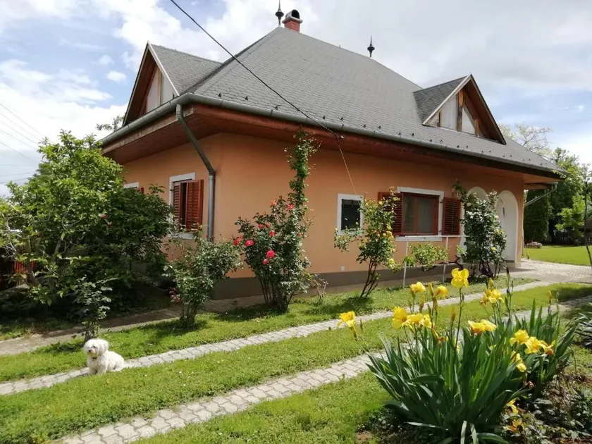 Varga Apartman - Image 1