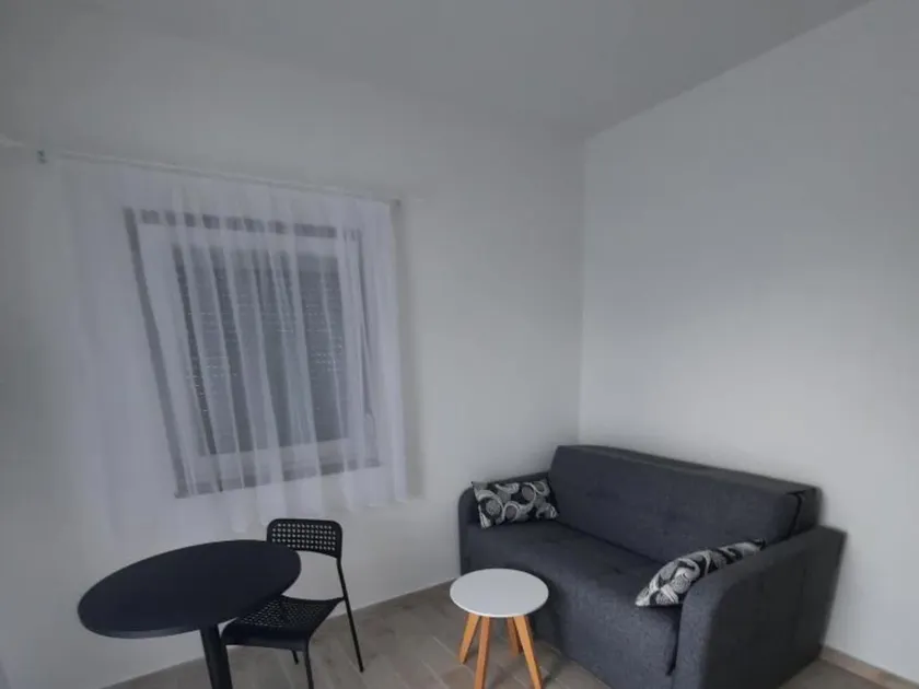Studio Apartment - Image 1