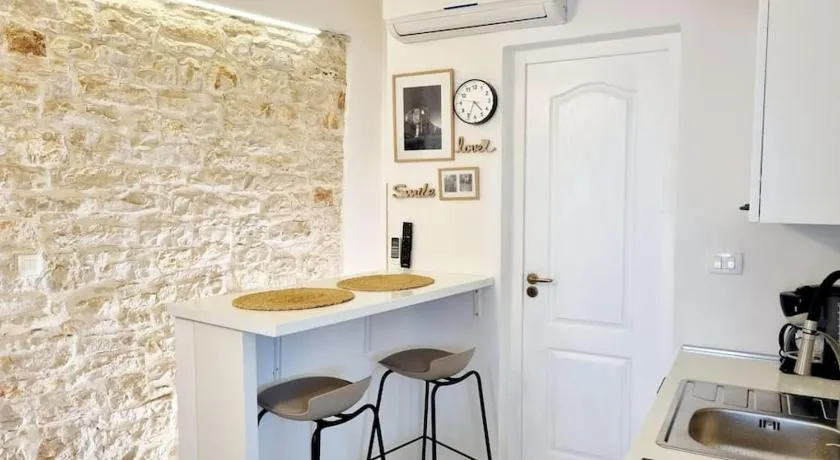 Stone House Mate - Image 1