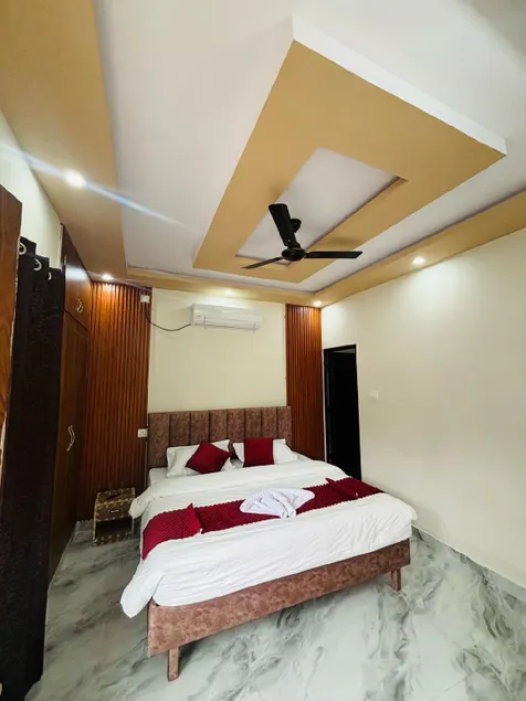 Urban Oak Homestay - Image 1