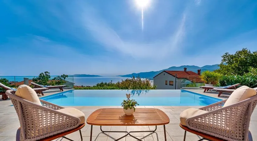 Villa Maelynn Opatija with Heated Pool and Sea View - Image 1