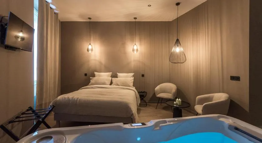 La suite jacuzzi - Image 1