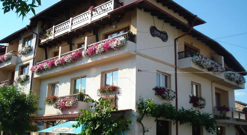 Pri Ani Guest House - Image 1