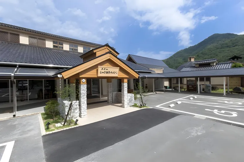 Hotel Silk Onsen Yamabiko - Image 1